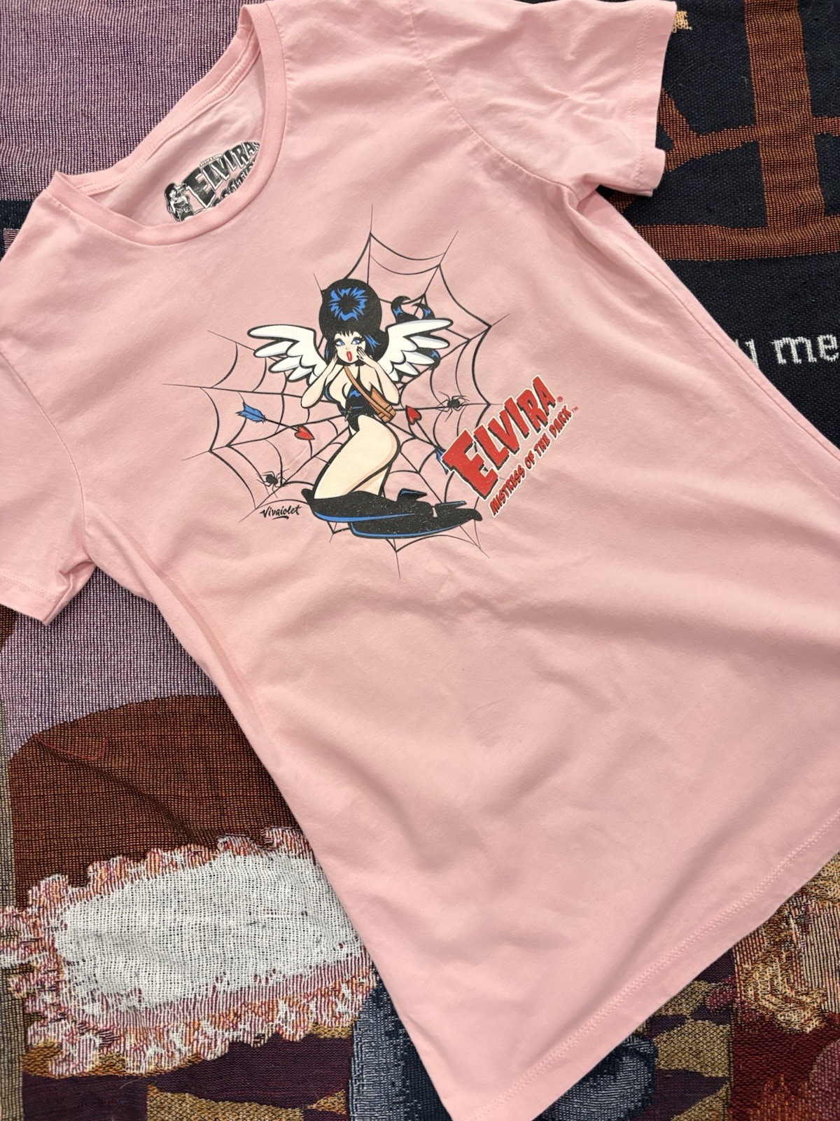 Elvira Mistress of the Dark Pink Graphic T-Shirt Movie Memorabilia Original