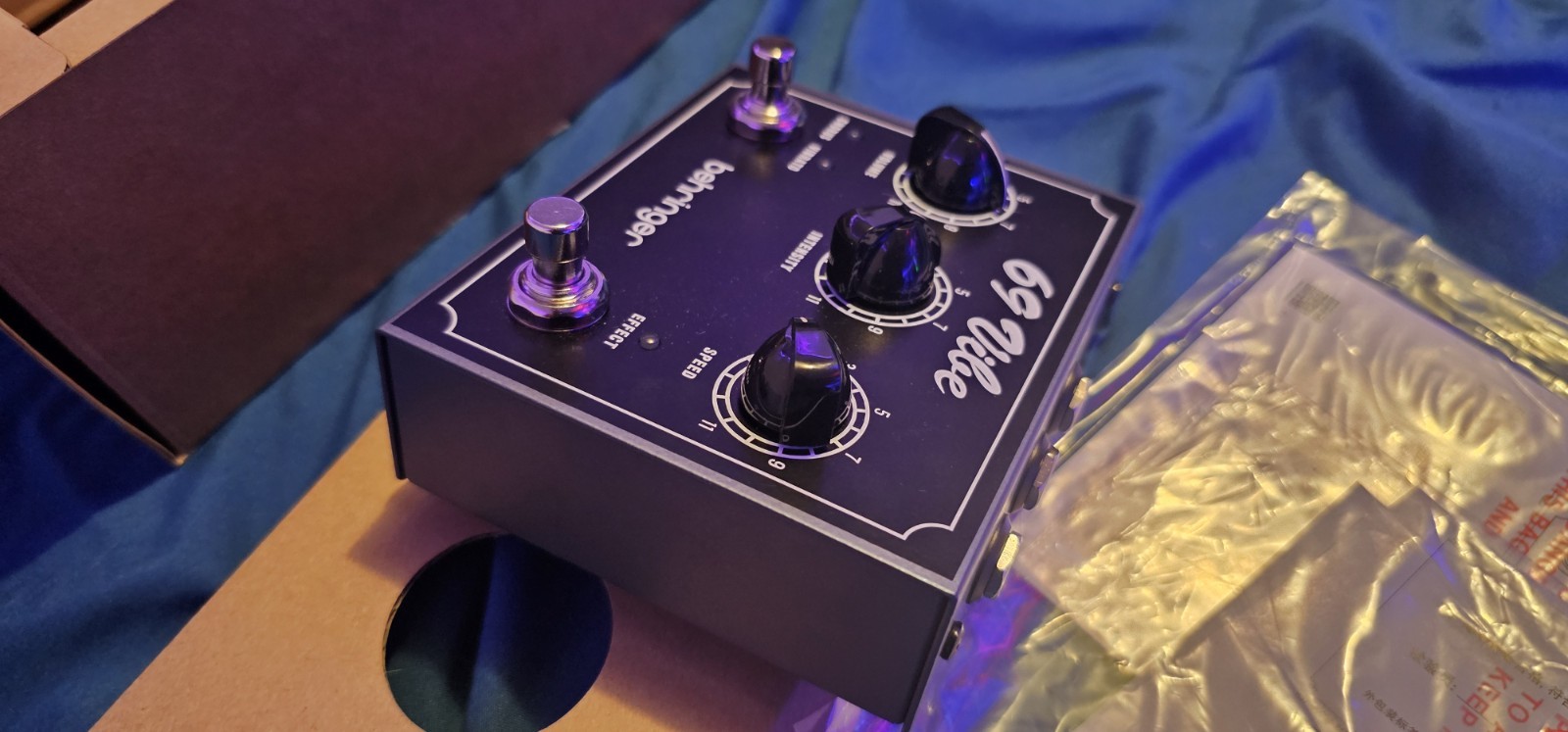 Behringer 69 Vibe Chorus/Vibrato Pedal