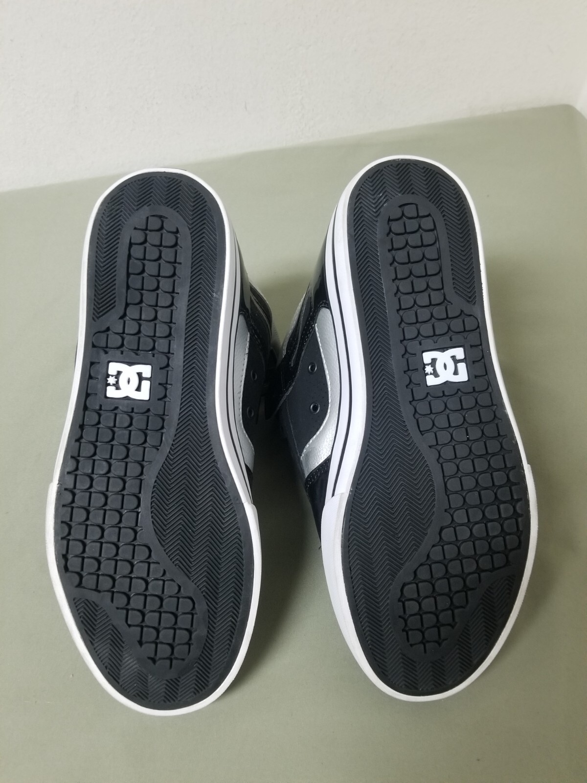 New DC Shoe Co. Mens Spartan Hi WC Skate Sneakers. 302523