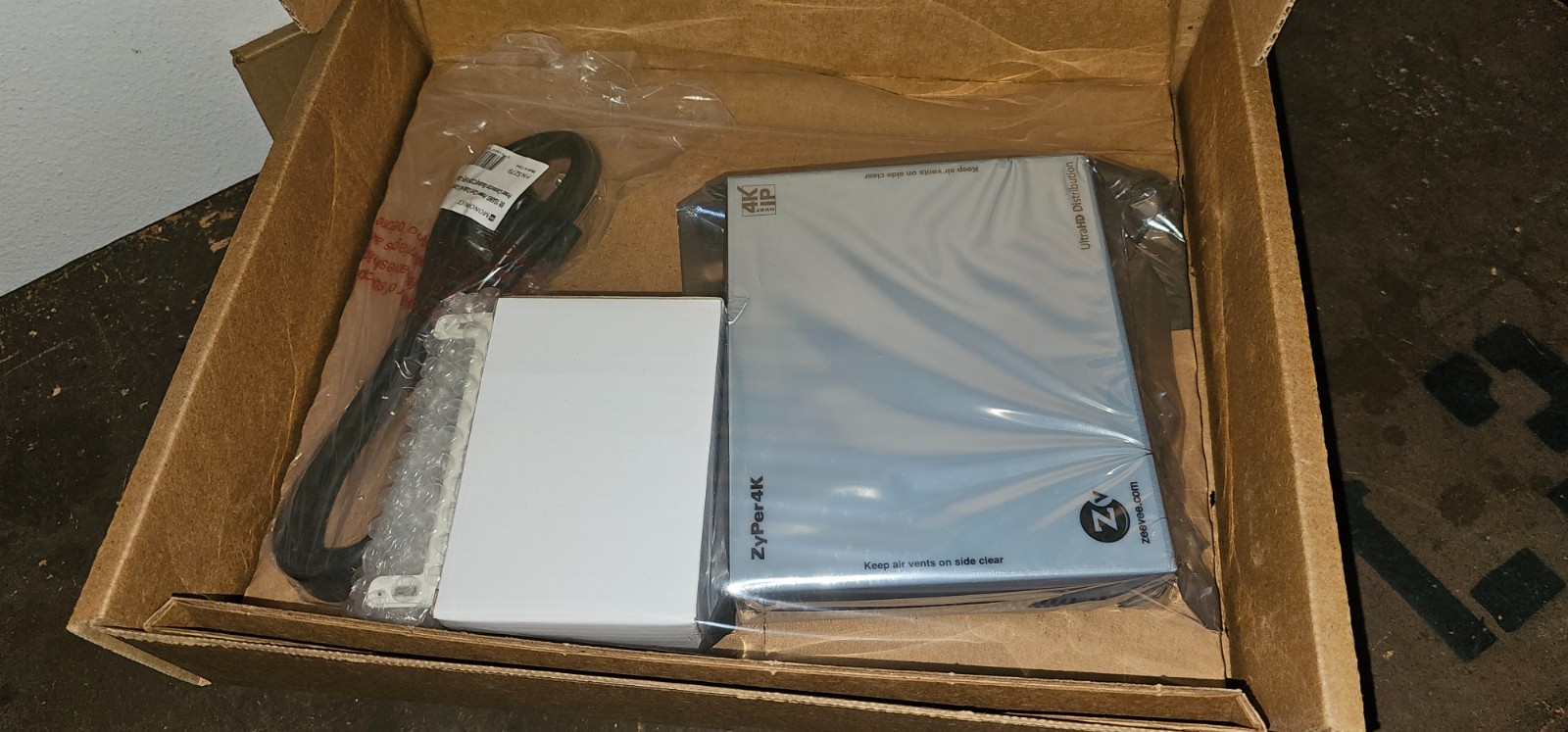 ZeeVee Z4KENC C3U 4K UHD Encoder IPTV Streaming Appliance New Sealed