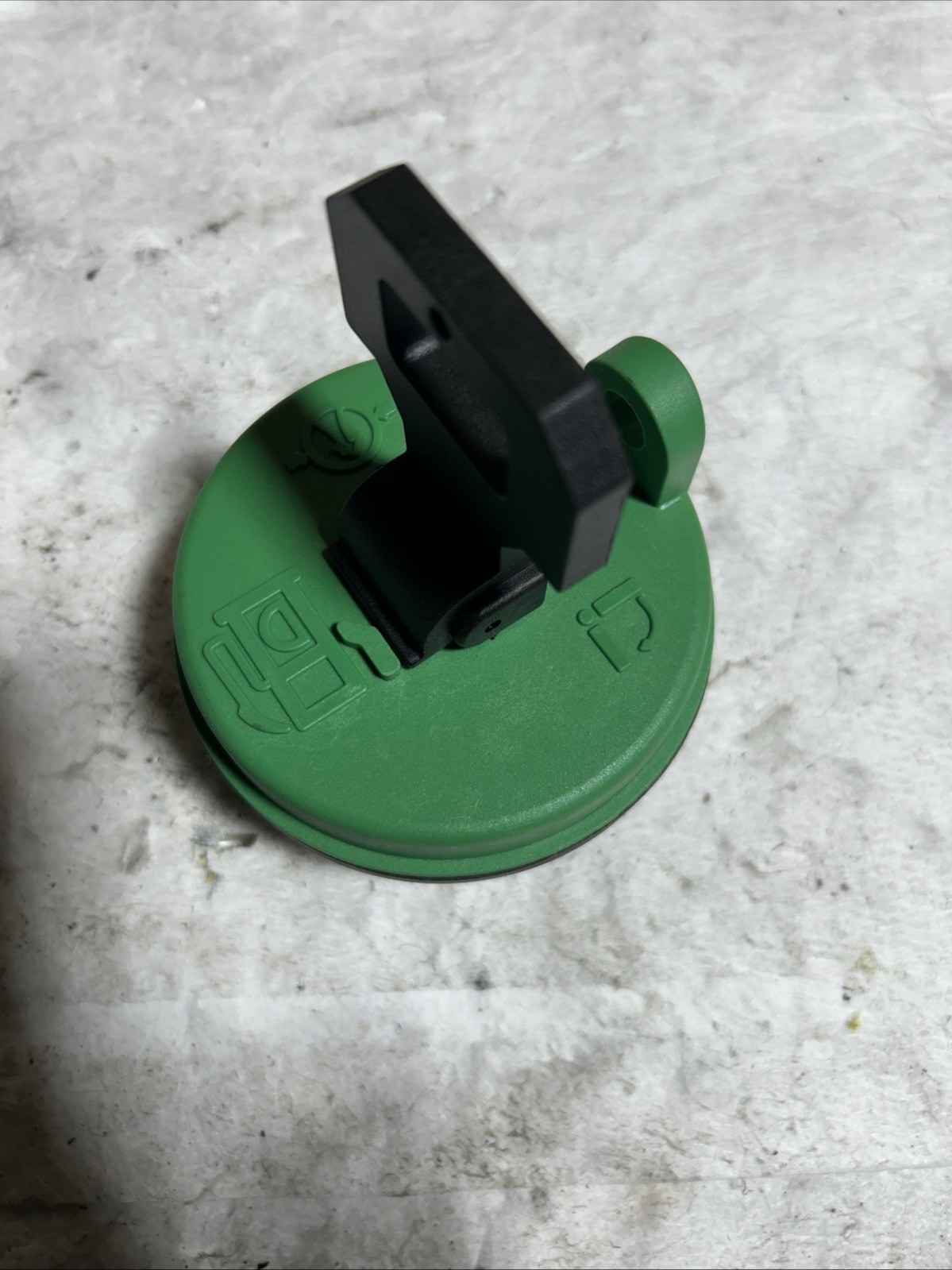 JLG 1001272297 - CAP, ASSY diesel fuel