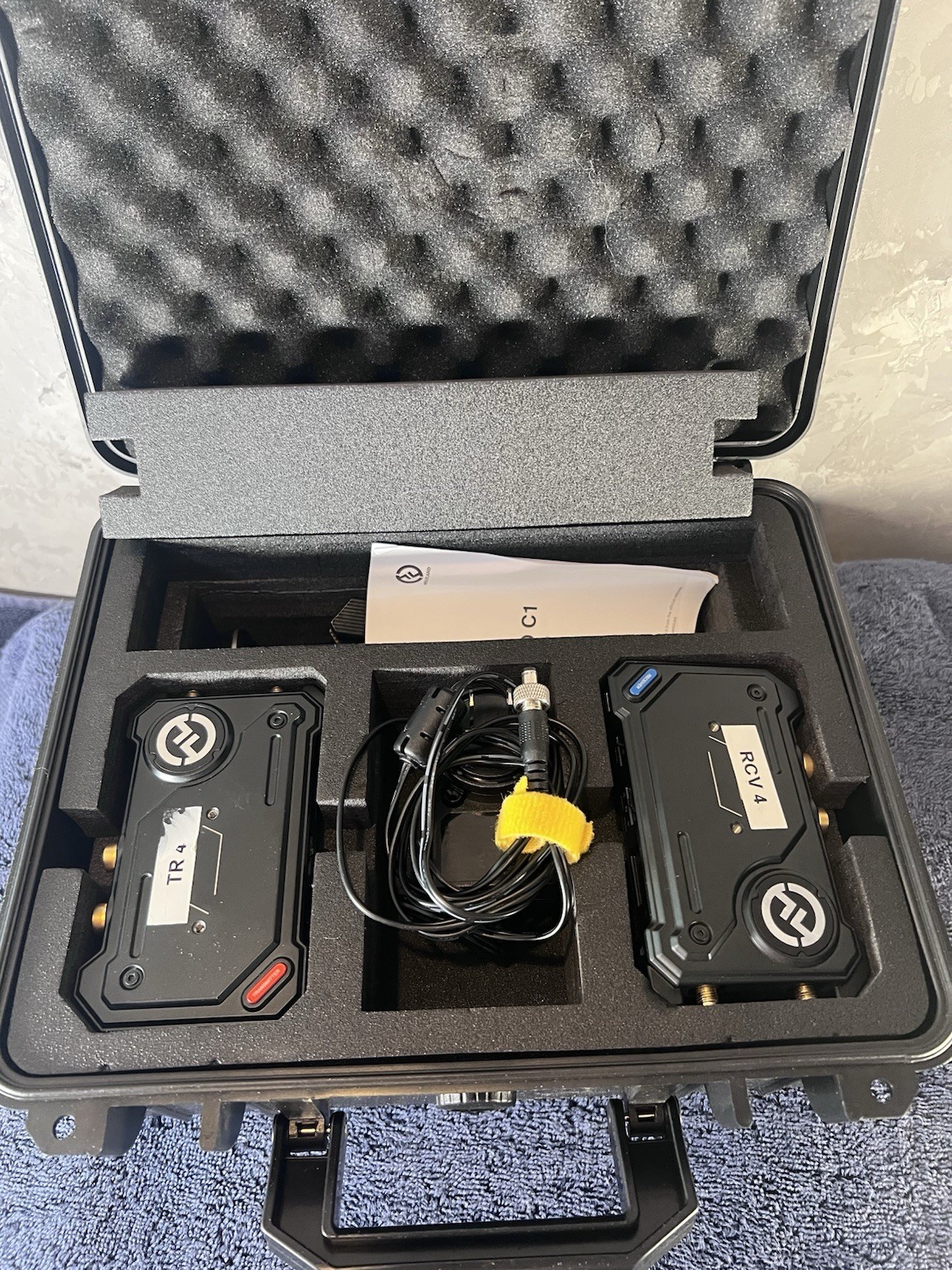 Hollyland COSMO C1 Wireless SDI/HDMI Transmission System (COSMO-C1)