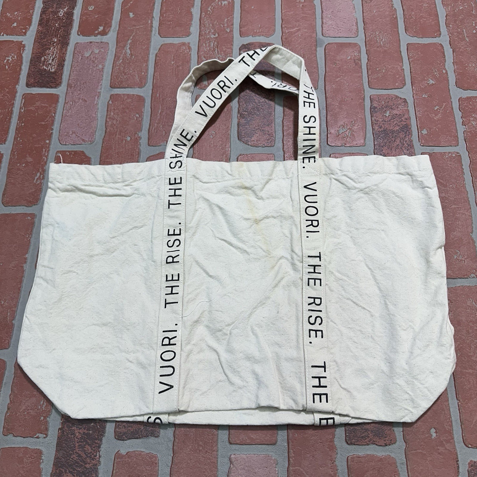 VUORI AUTHENTIC TOTE BAG WHITE BLACK LOGOS HAND HANDLES