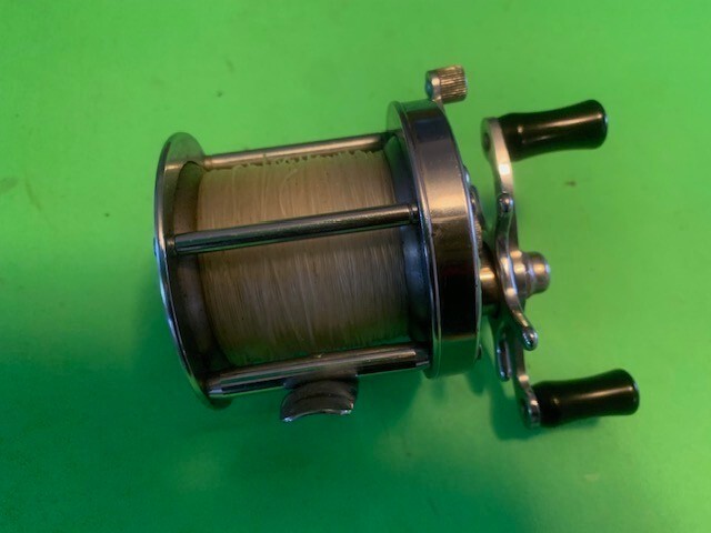 VINTAGE PFLUEGER ROCKET NO. 1955 LEVELWIND FISHING REEL