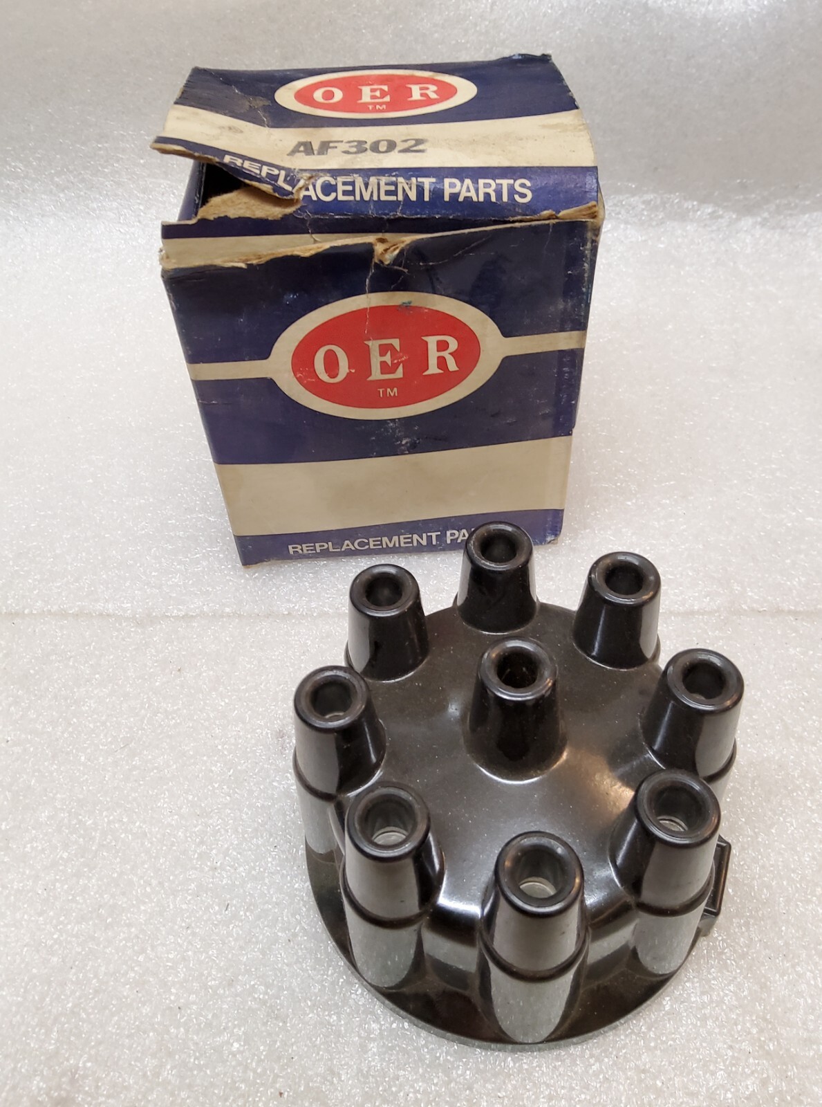 Vintage OER Distributor Cap V8 AF302