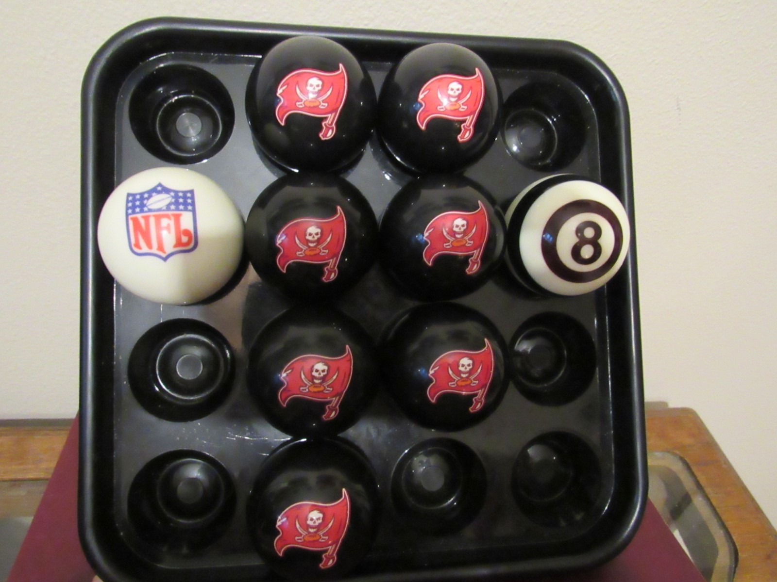 NFL Imperial Tampa Bay Buccaneers Pool Billiard &  Cue & 8 Ball