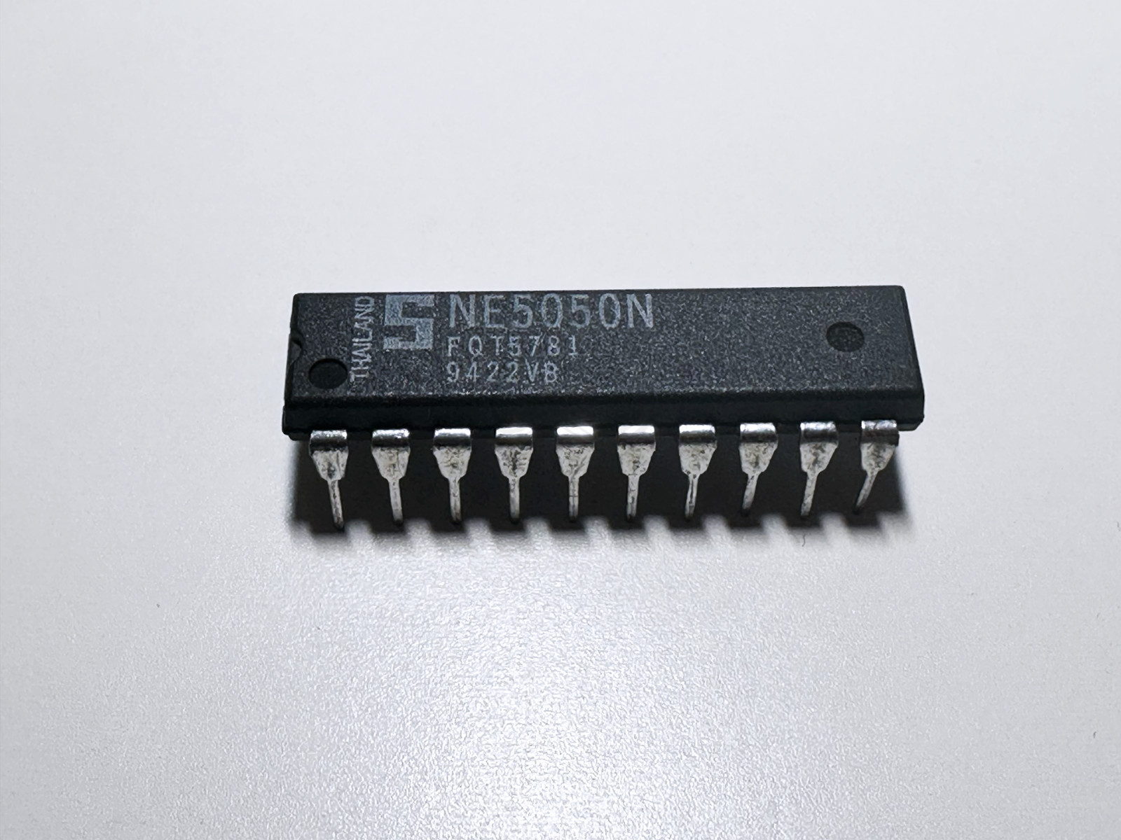 1X NE5050N Signetics Power Line Modem for AC Mains DIP-20