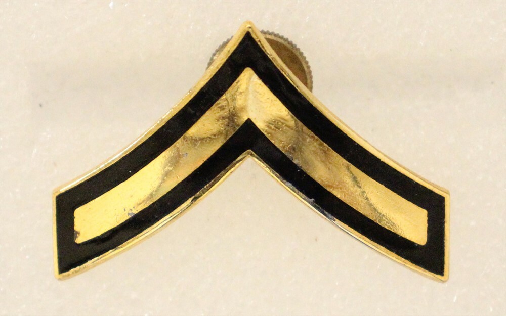 Hat Badge 527: U.S. Army Private First Class (PFC) Rank - enameled, screw back