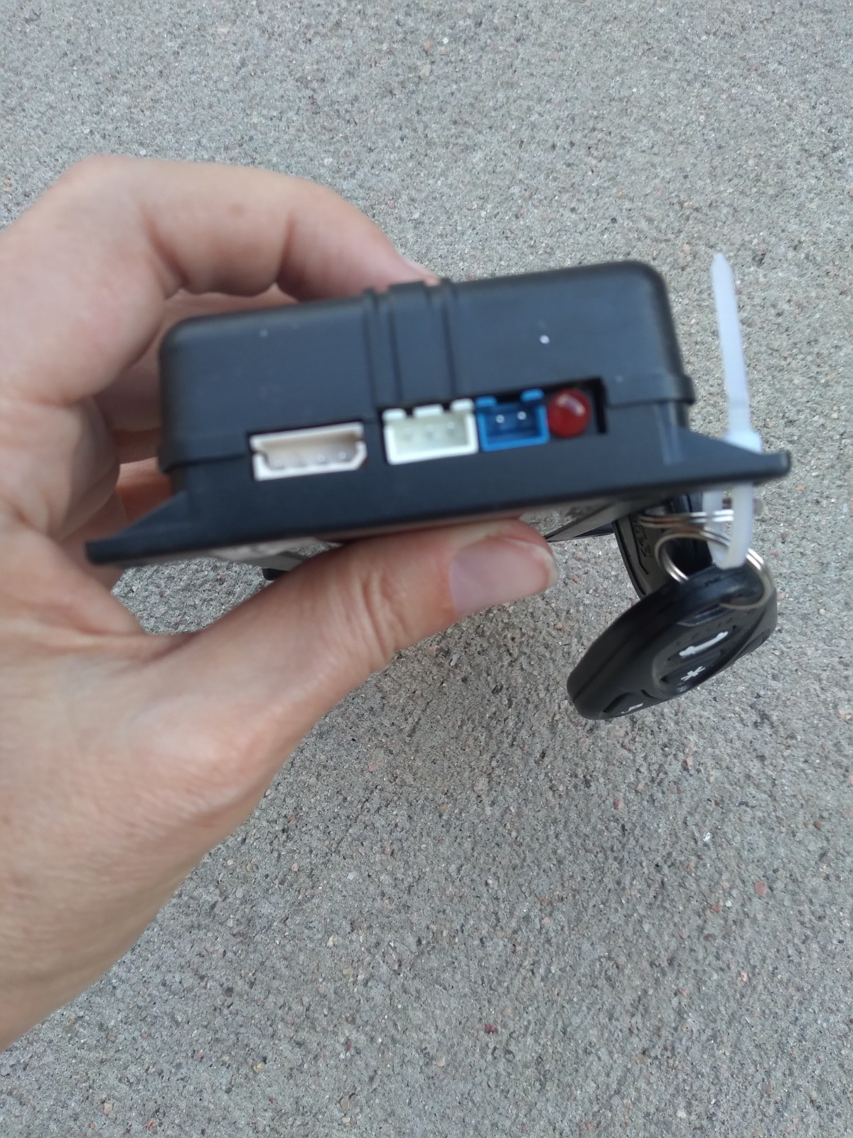 Directed Electronics Automotive Remote Start System Control Module W 2 Keyfobs
