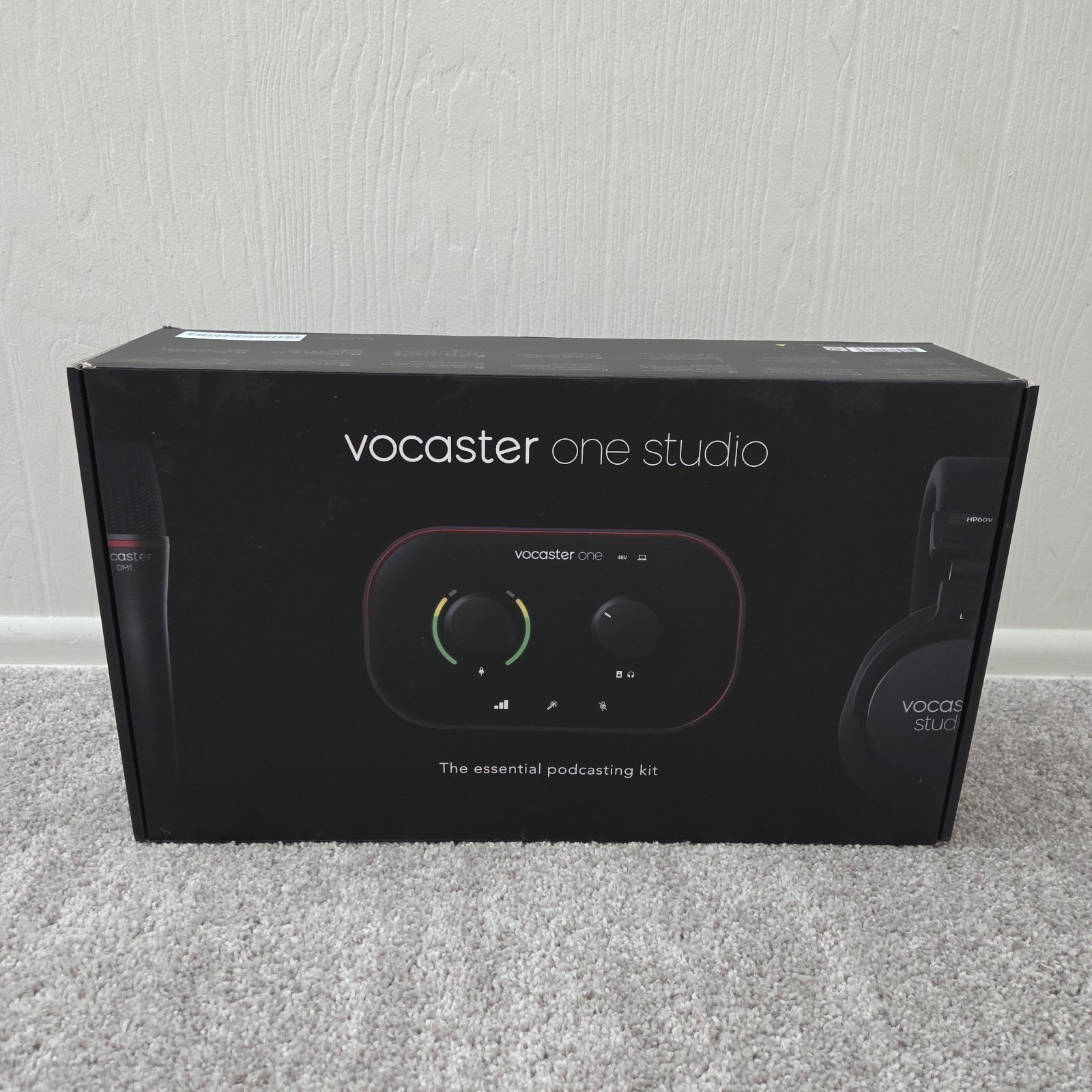 Vocaster One Studio The Essential Podcasting Kit Focusrite w/ Headphones & Mic