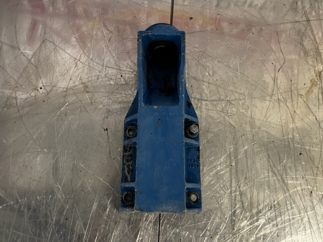 KENWORTH SUPPORT-CAB FRONT K235-1348