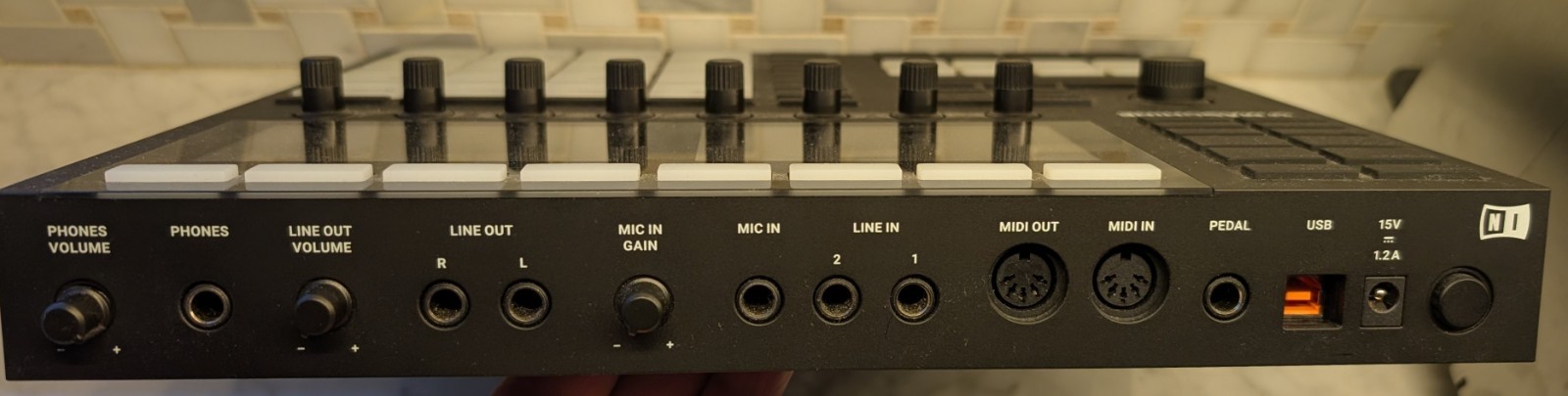 Native Instruments Maschine MK3 Groove Production Studio System