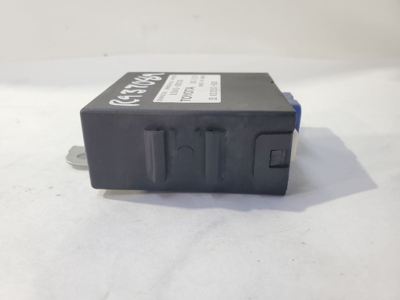 2003 Lexus LX470 OEM Windshield Wiper Computer Module 85943-60030