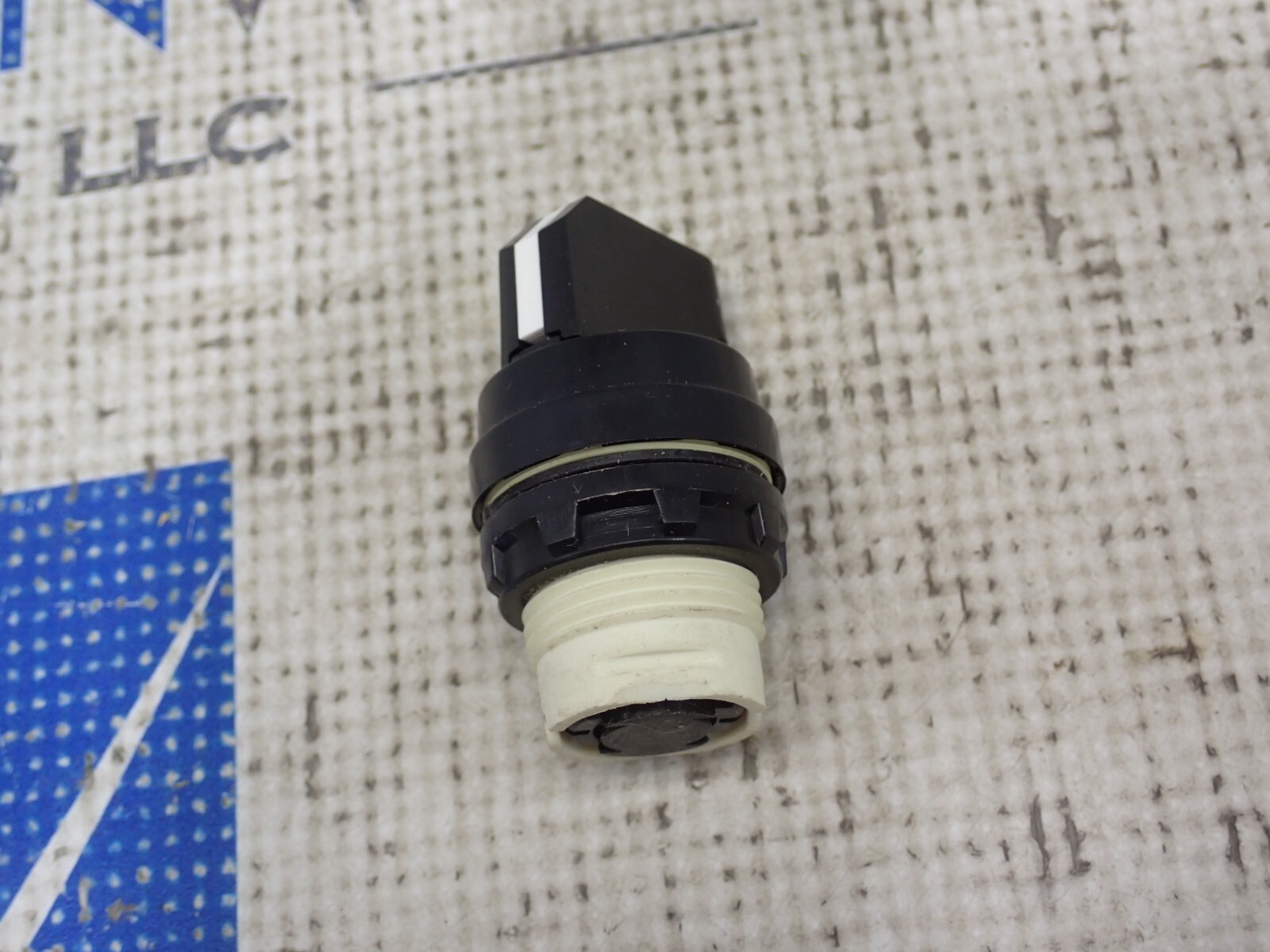 New Square D 9001 D3G2S Selector Switch 2 Position Maintain