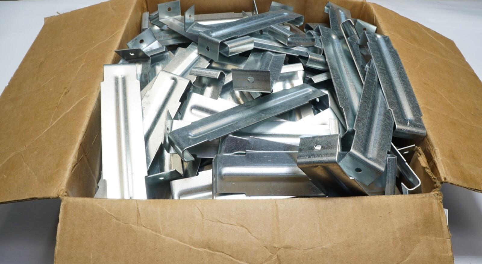 New Lot of 199 Stainless Steel Canadian Bar Gutter Hangers 00217F 7" Ships FREE