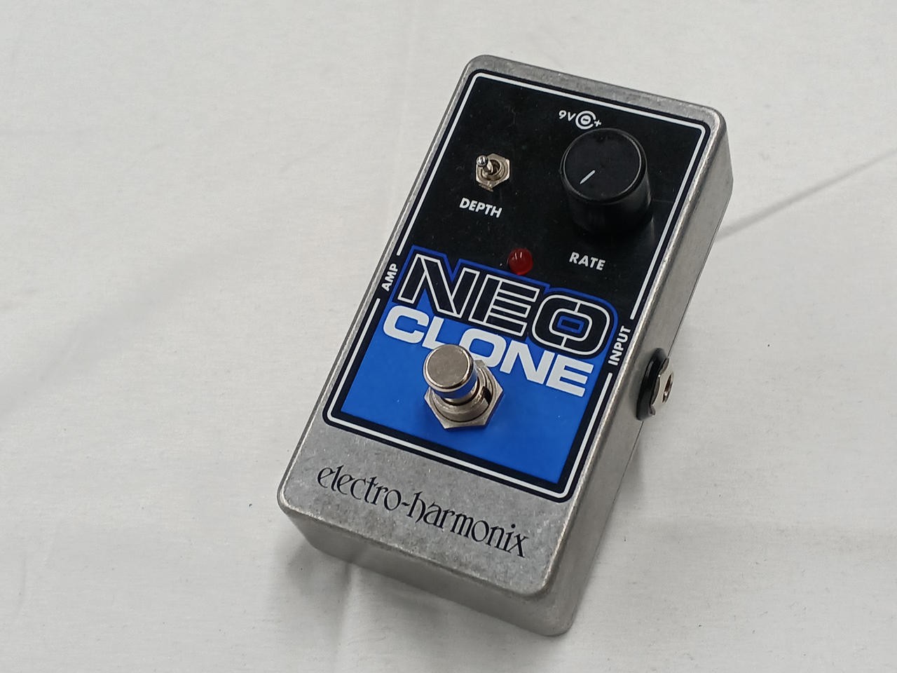 Electro-Harmonix EHX Neo Clone Analog Chorus Guitar Effects Pedal