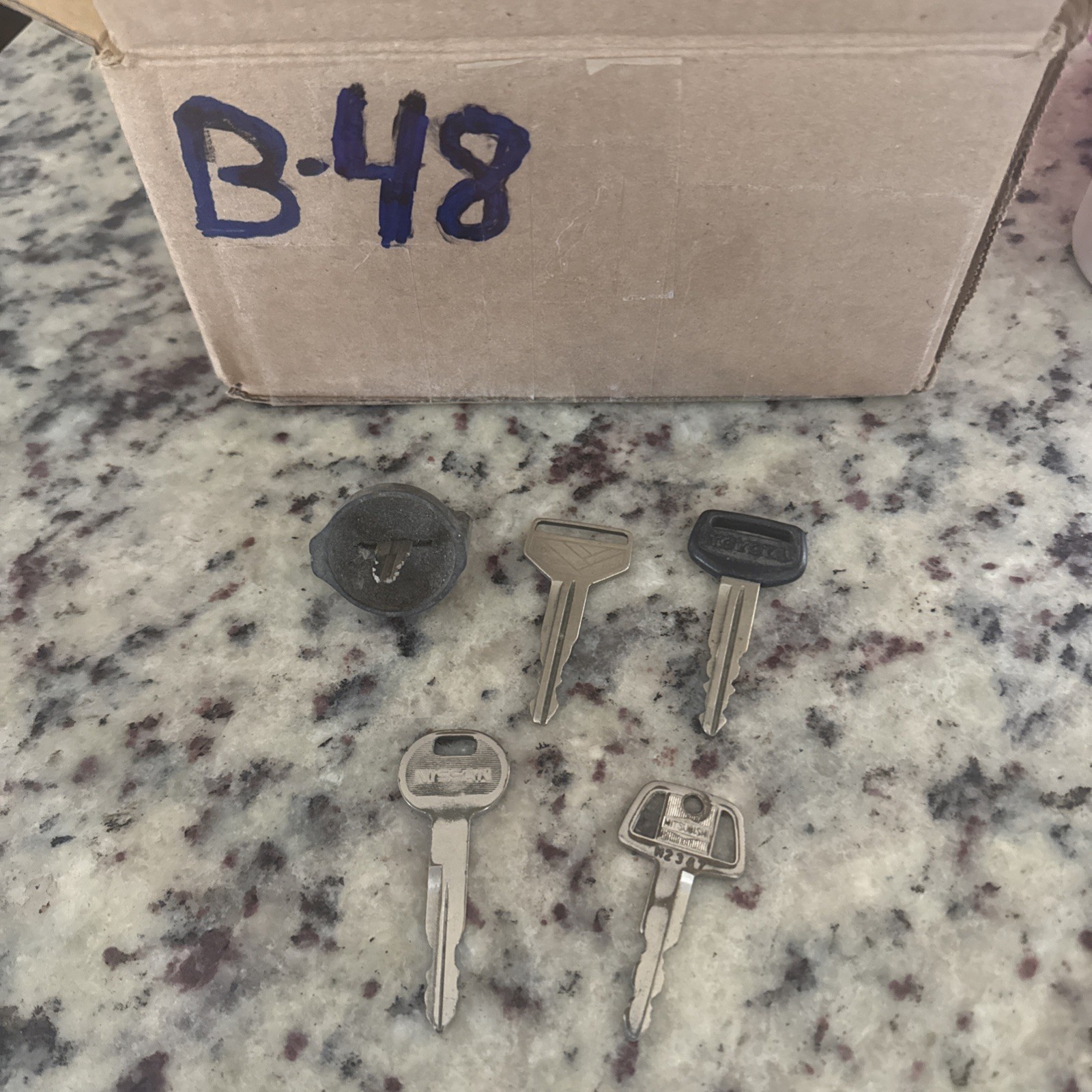 LOT OF 5 TOYOTA/NISSAN MITSUBISHI/SUZUKI KEYS