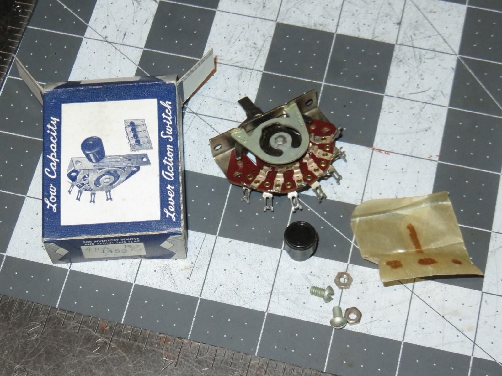 NOS CENTRALAB CRL 1459  2 position 4 POLE LOW CAPACITY LEVER ACTION SWITCH