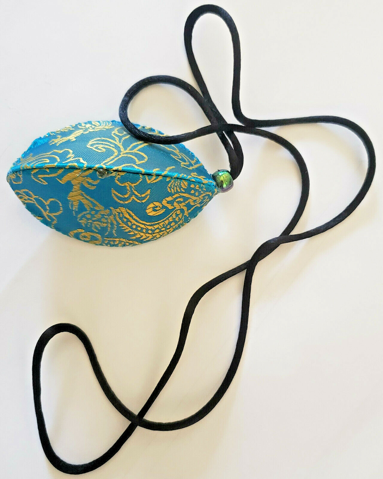 Thimble Case Silk Fortune Cookie by Stitchin' Thyme with 3 Thimbles
