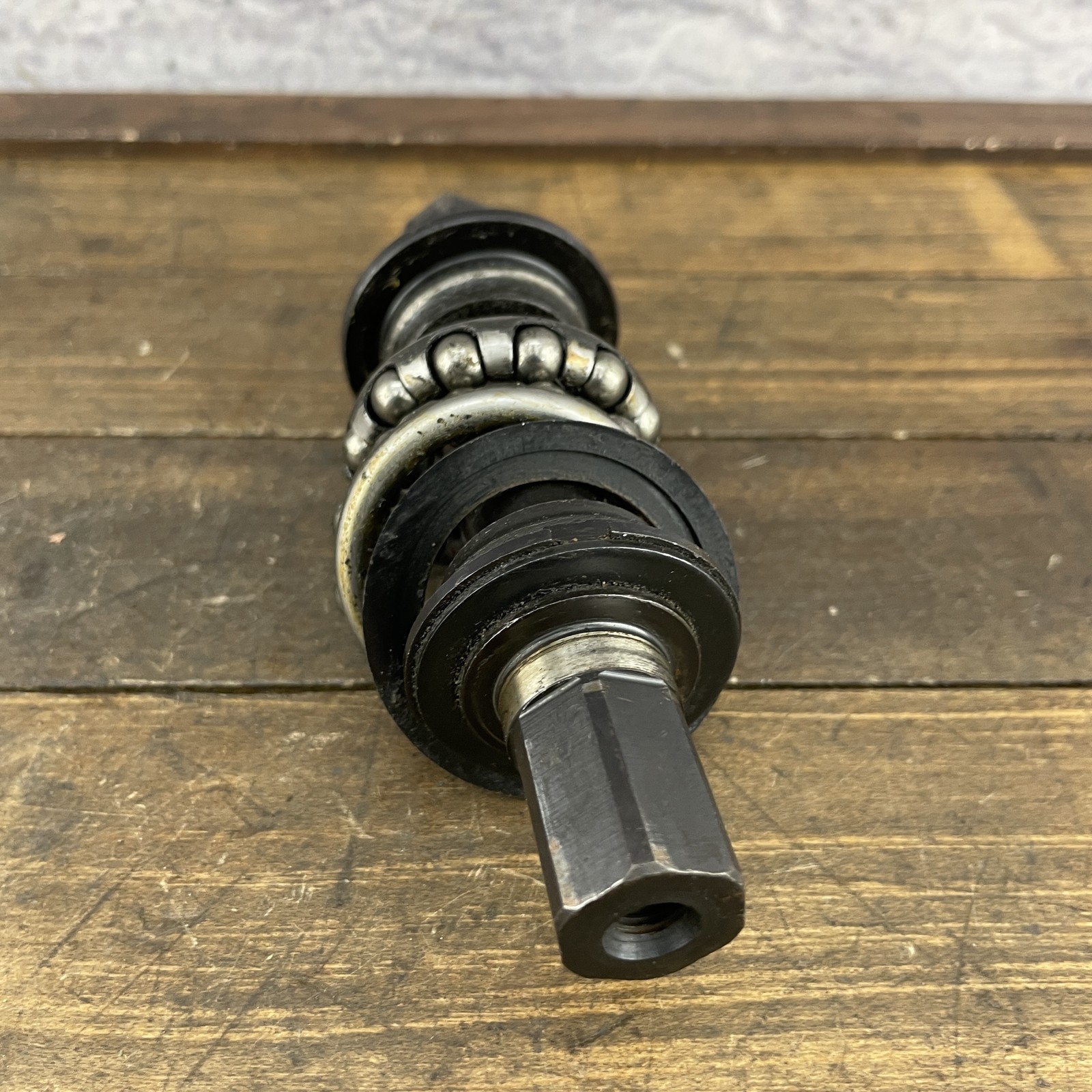 Vintag BMX Bottom Bracket Hex Spindle 6 Side Flats Trek