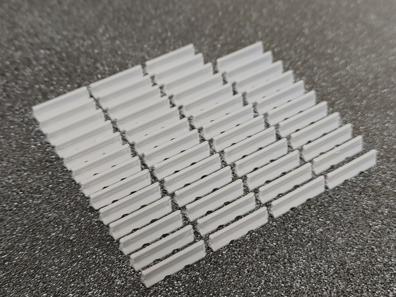 100x N Scale Jersey Barriers - Precast Concrete Temporary Highway 1:160 SM13