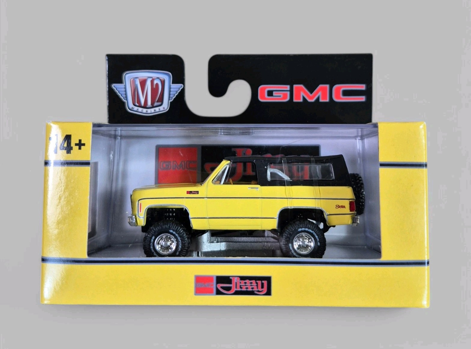 M2 MACHINES 1973 GMC JIMMY SIERRA 4X4 Squarebody DieCast Truck 1:64 Yellow