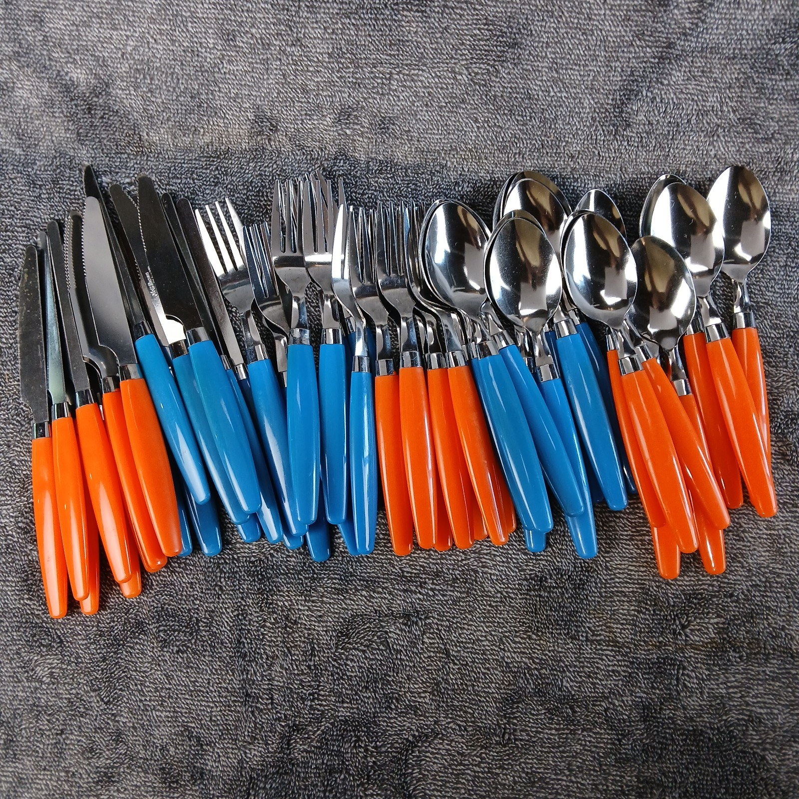 Gibson 47 Piece Flatware Stainless Orange & Blue Plastic Handles Retro READ