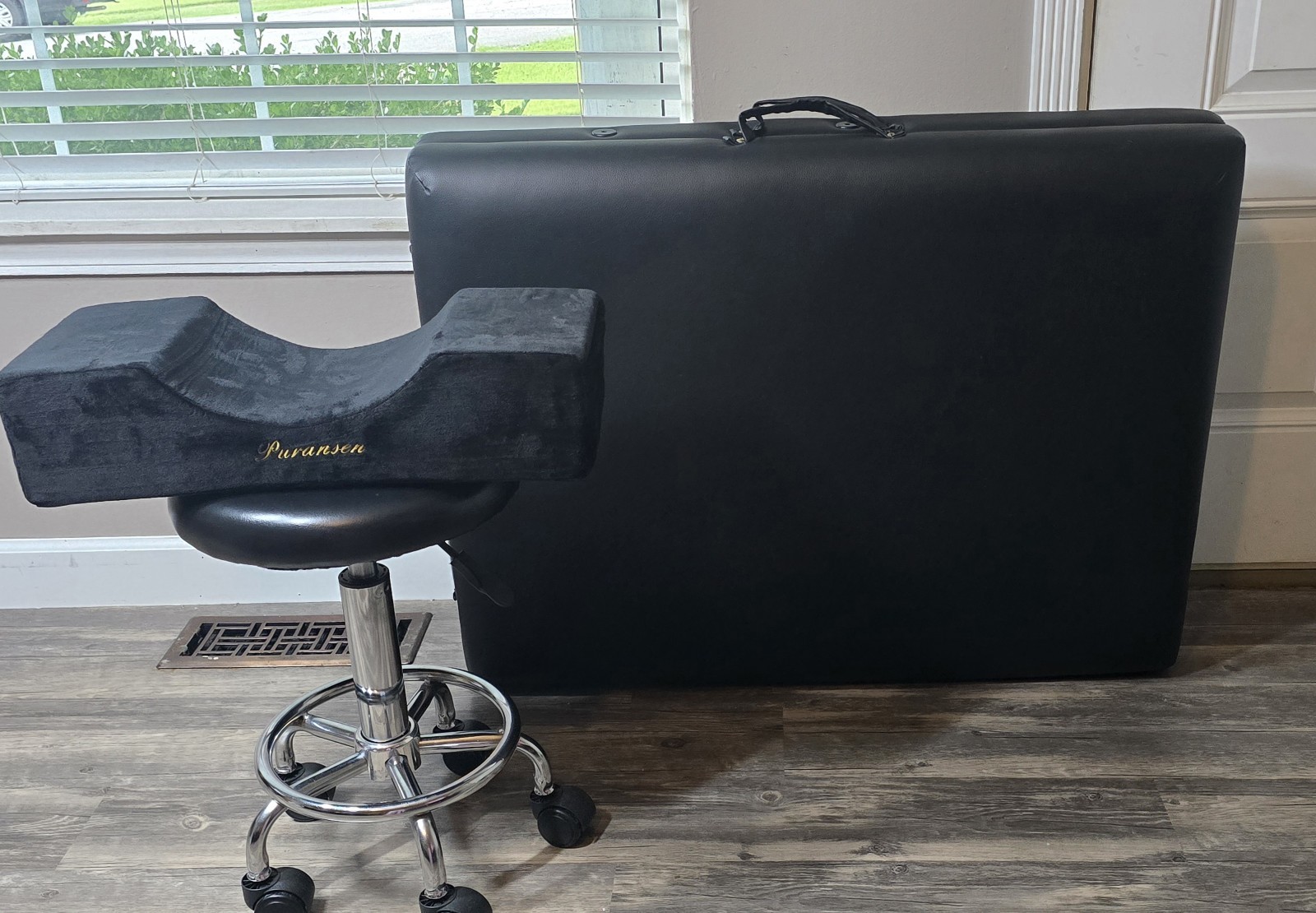 Lash/Spa Bed Setup Portable Massage Bed & Rolling Stool & Pillow LOCAL PICKUP KY