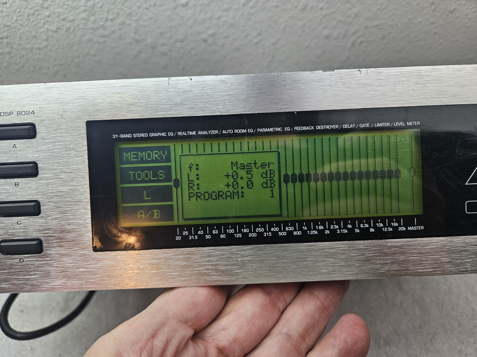 BEHRINGER ULTRA CURVE PRO DSP 8024