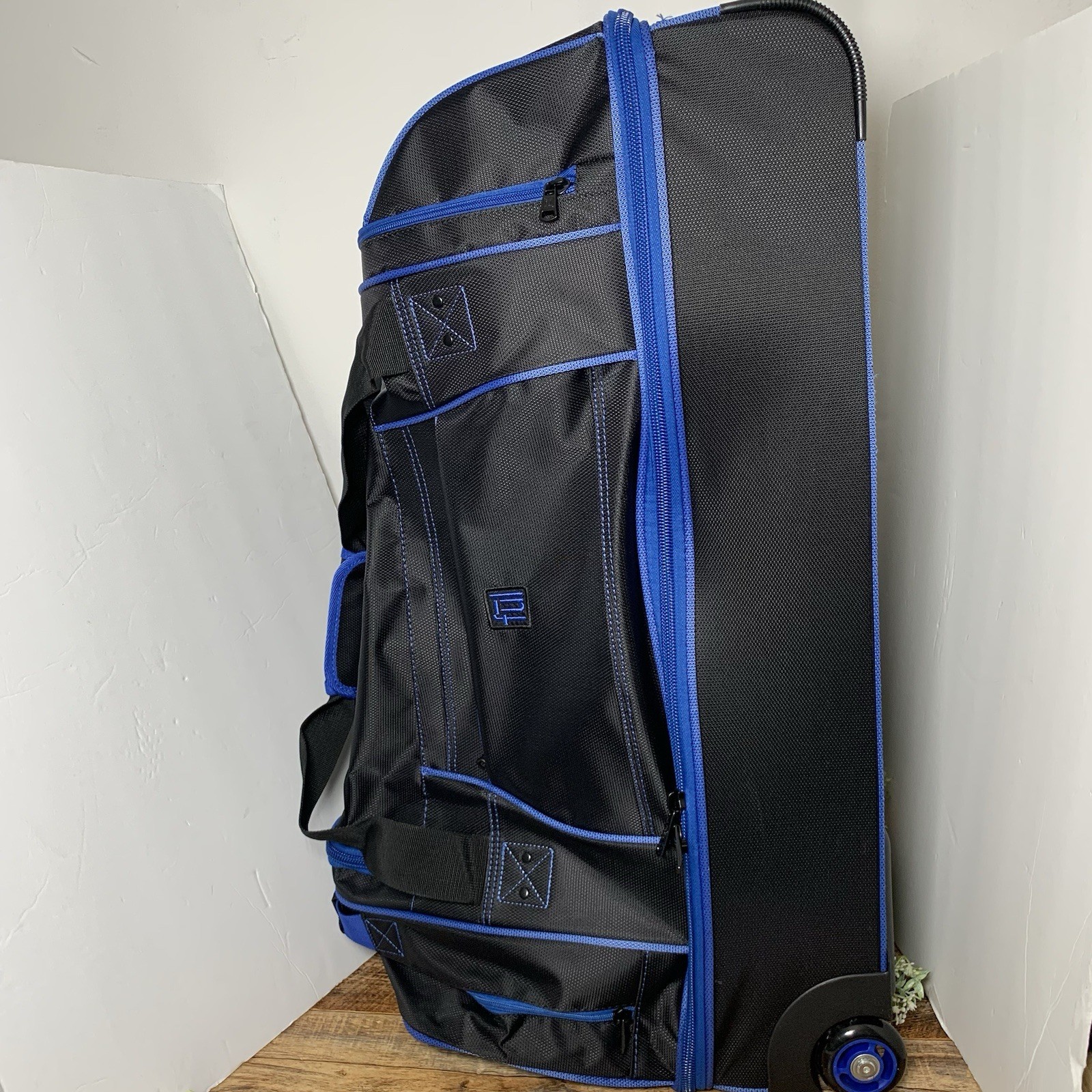 FŪL - Full Split Level Rolling Duffle Luggage Bag with Wheels - Black / Blue