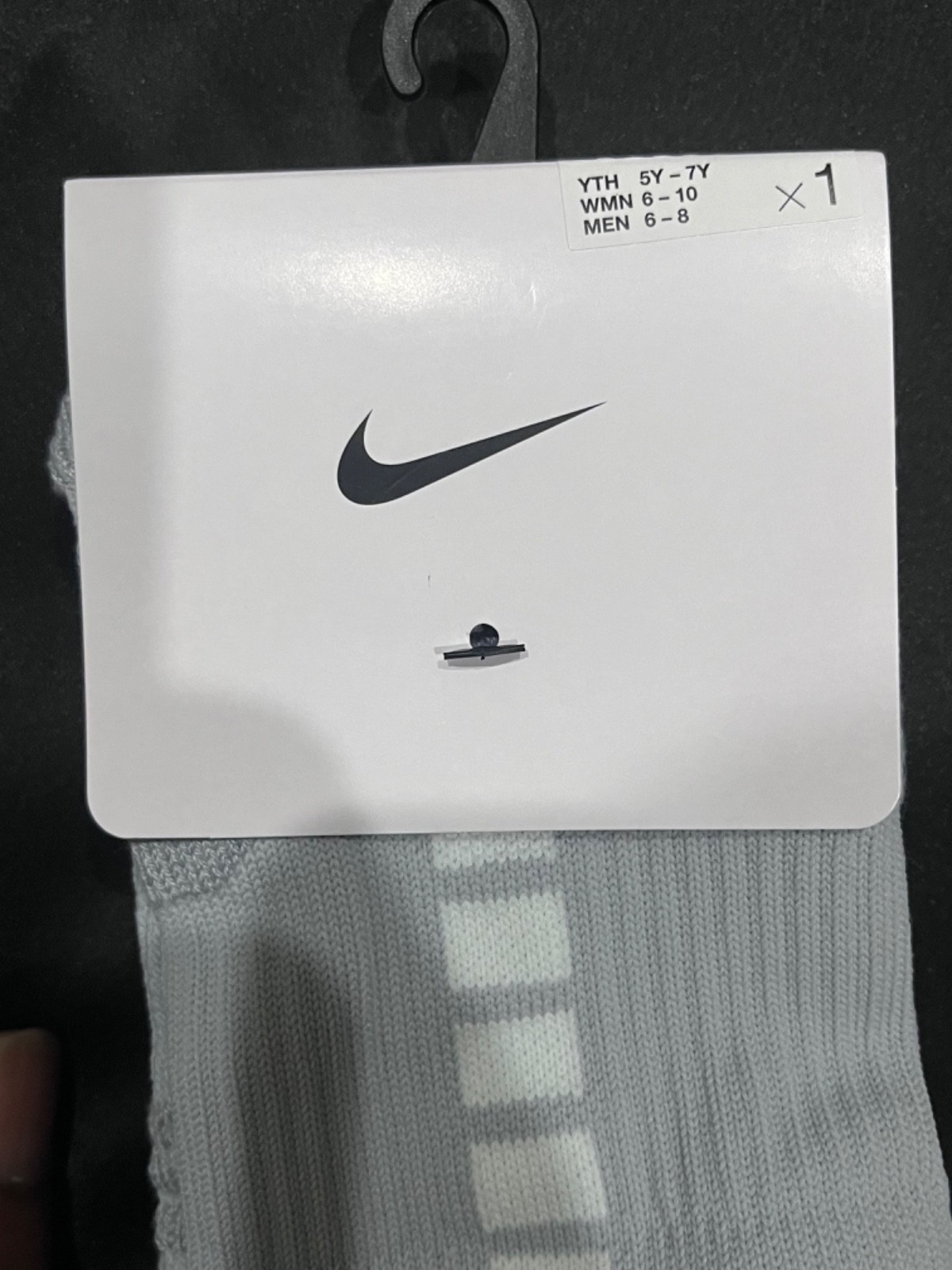 Nike Elite Dri-Fit Basketball Mid Socks Mens 6-8,women’s 6-10. Youth 5y-7y.