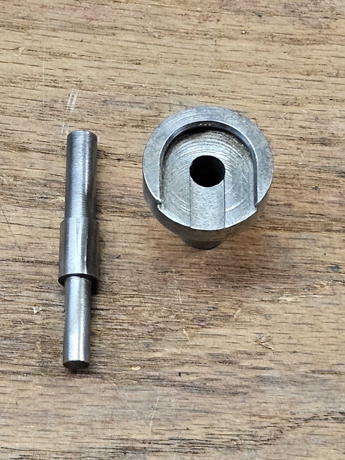 Lyman "J" Style 12 Guage Shell Holder with Priming Post Shotshell Reloading