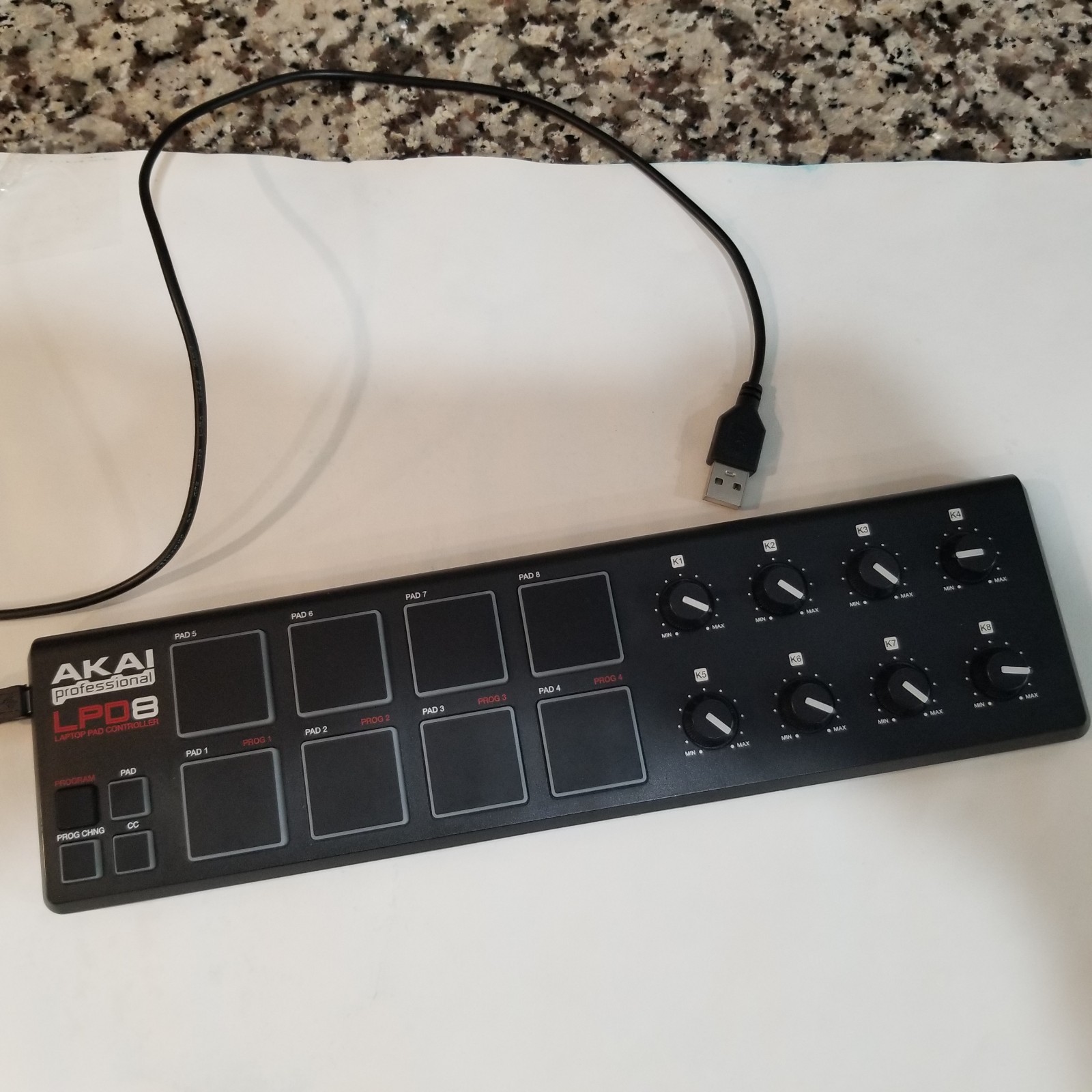 Akai Professional LPD8 USB MIDI Pad Controller Musical Instrument