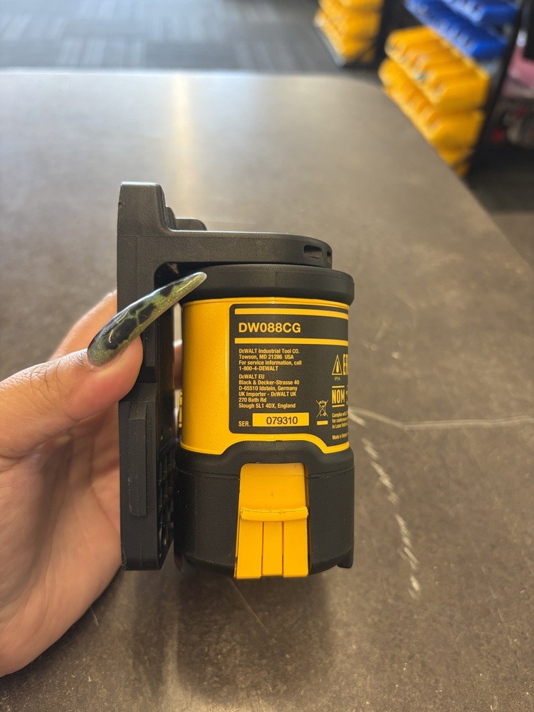 DEWALT DW088CG 100FT. GREEN SELF-LEVELING CROSS LINE LASE LEVEL (TOOL-ONLY)