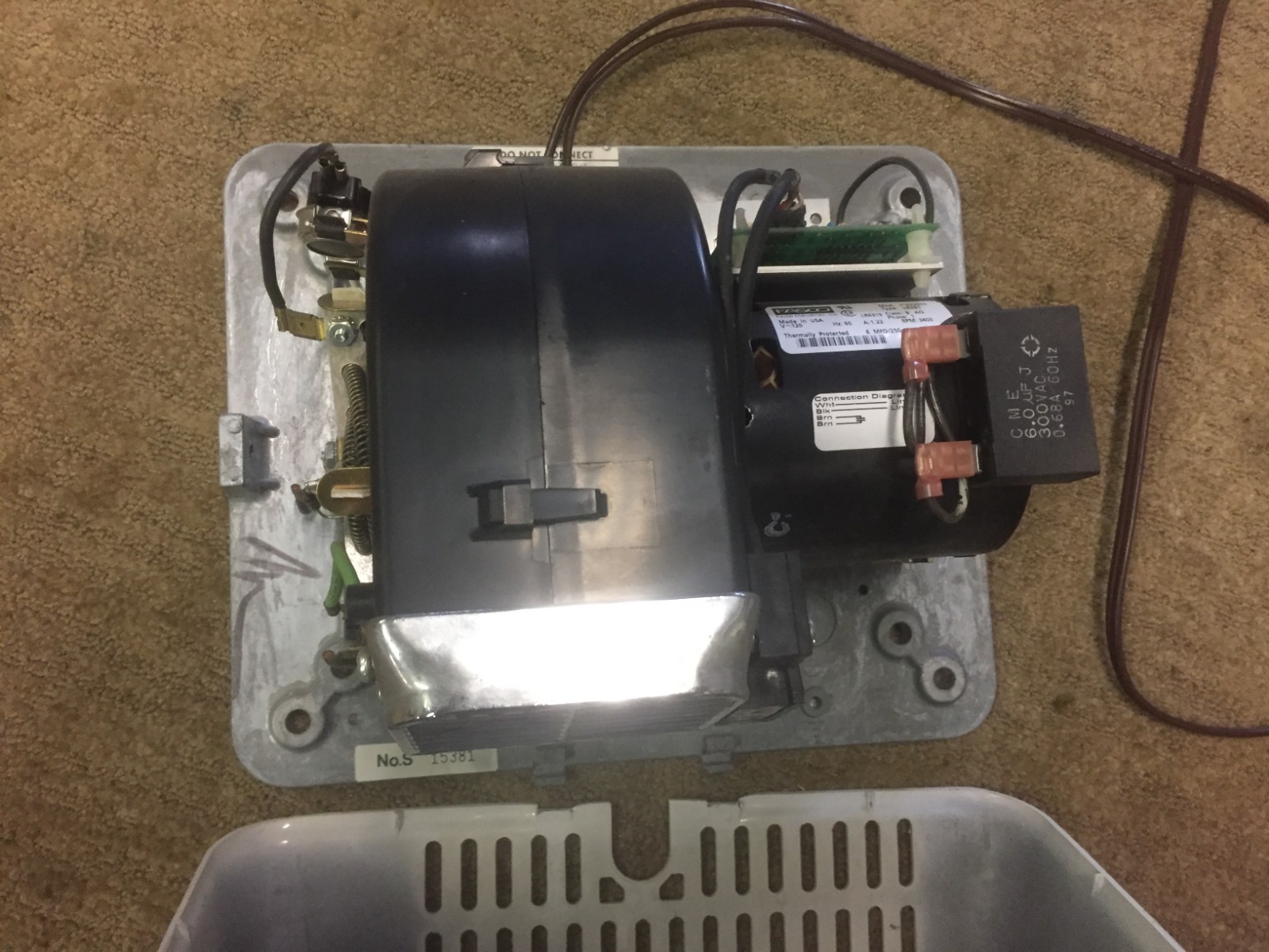 USED SSS HANDS OFF HAND DRYER MODEL HO-IL-IW 110 A