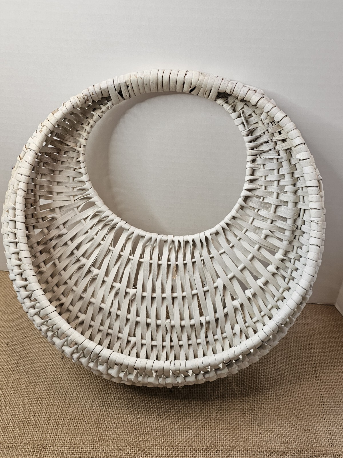 Vintage White Wicker Round Wall Pocket Decor Basket Storage