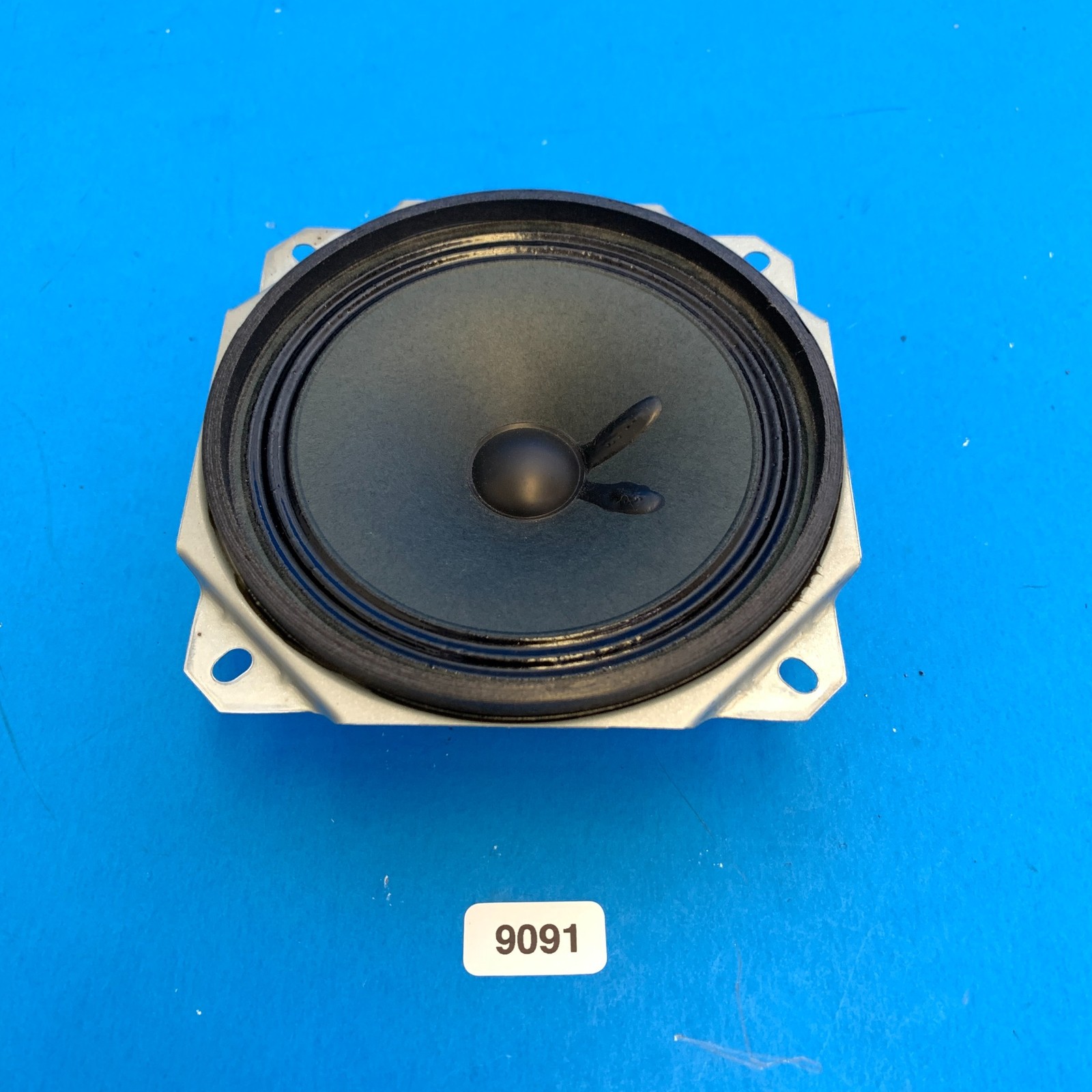 YAMAHA PSR-500 Keyboard Replacement Part: 6W 4Ohms Speaker 4.5" Woofer XJ840A0