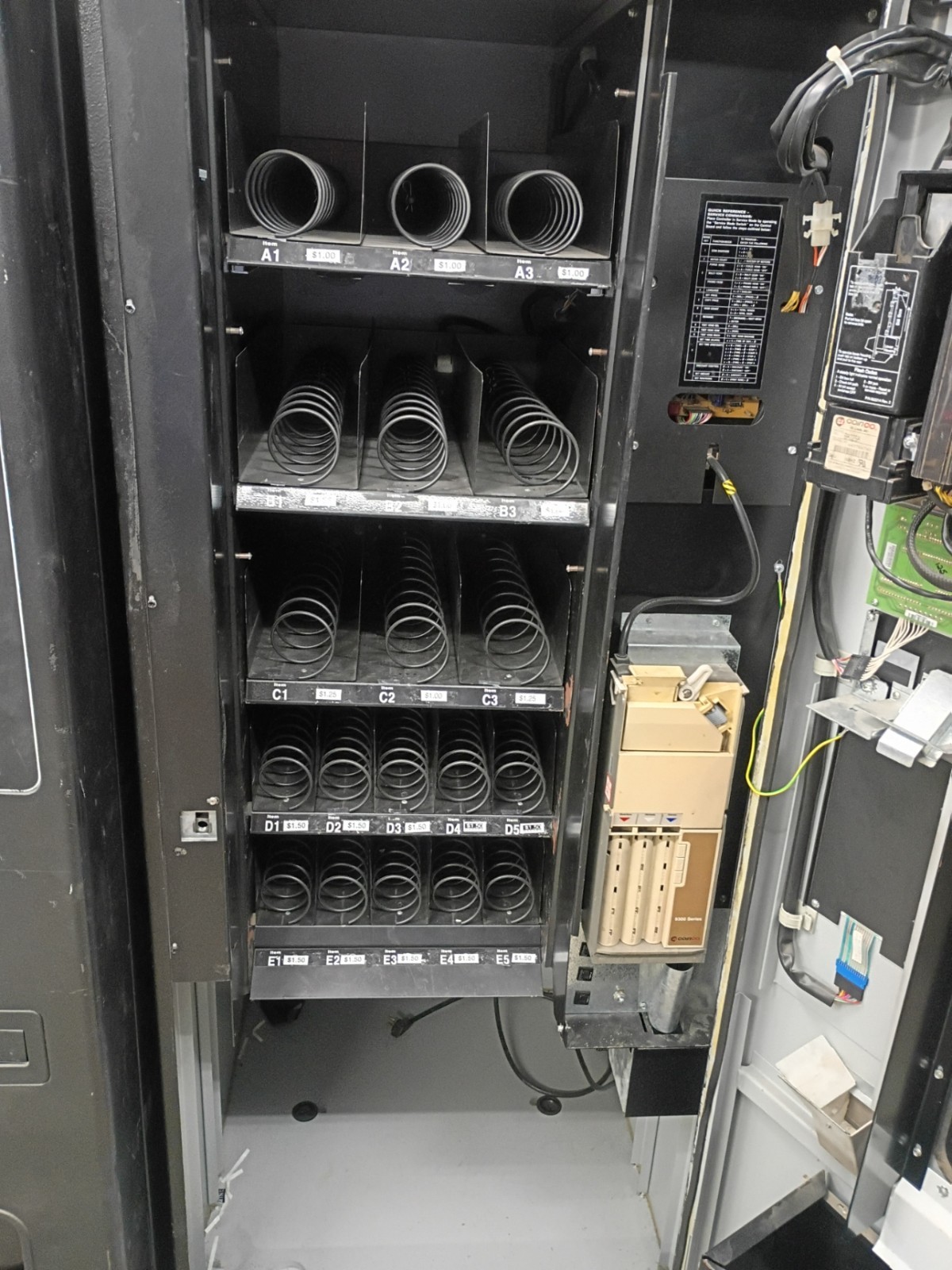 Glassfront Vendor /Can Drink Merchandiser 11