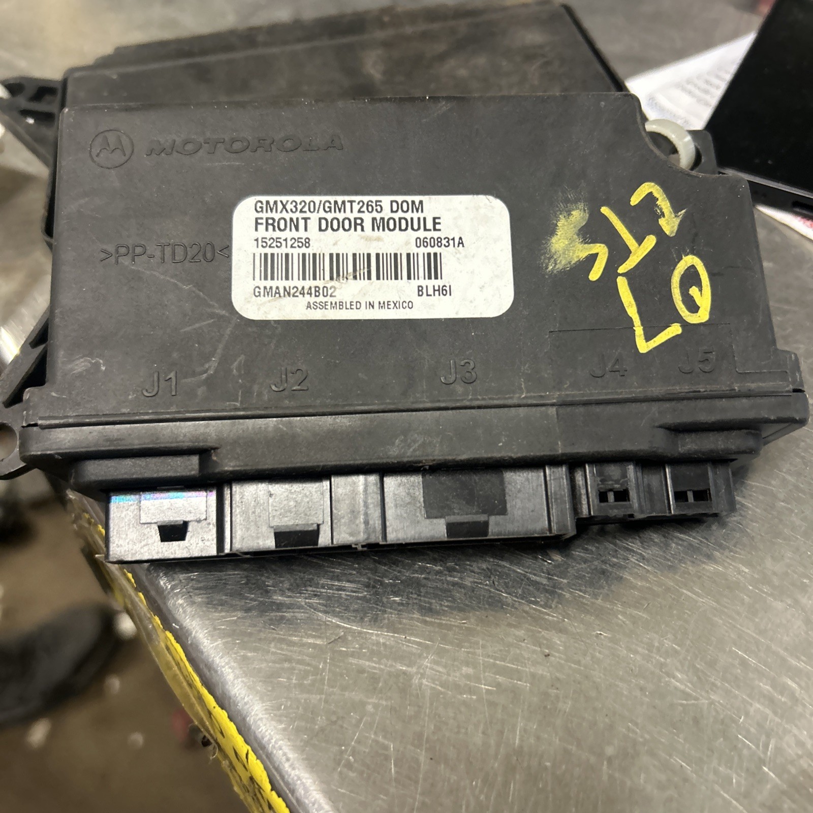 2006 Cadillac CTS/SRX front door module number 1525 1258