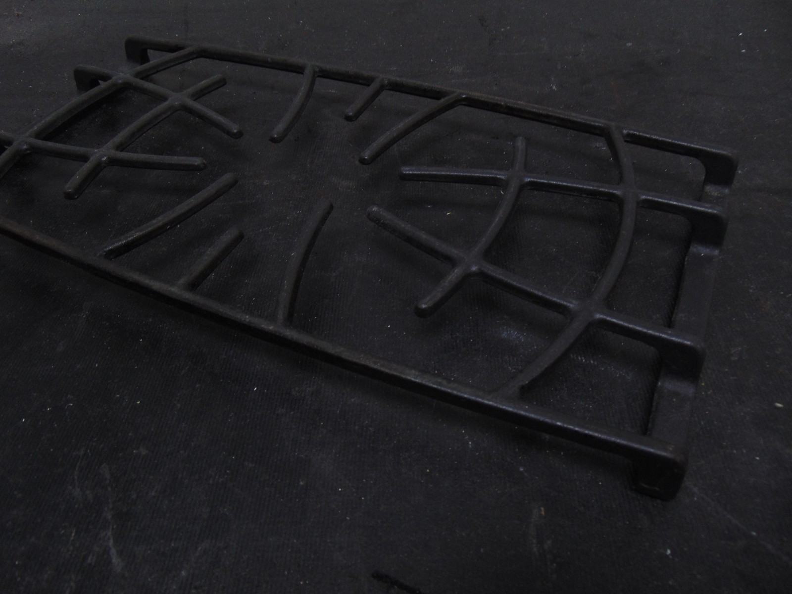 Frigidaire Range FGF348KSK Center Grate 316551802