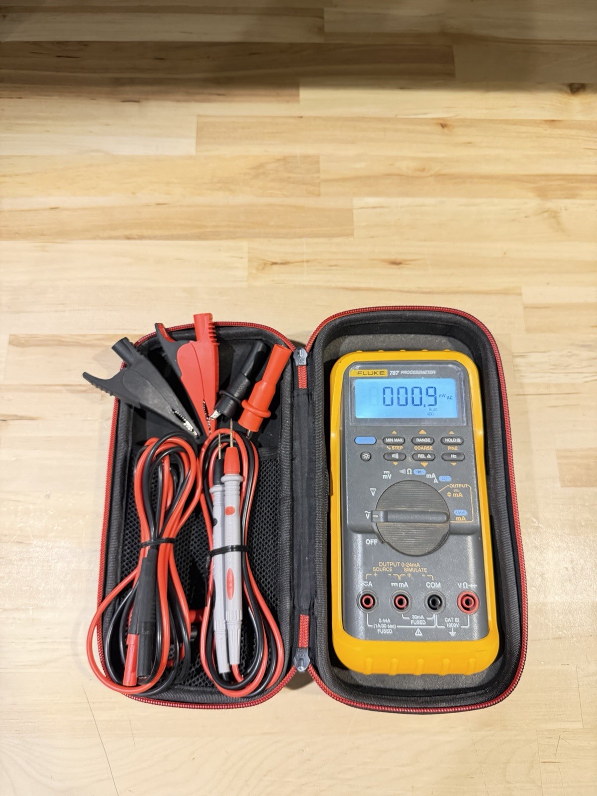 FLUKE 787 PROCESS METER W/ LEADS & CLIPS  (EXCELLENT CONDITION)-FREE SHIPPING