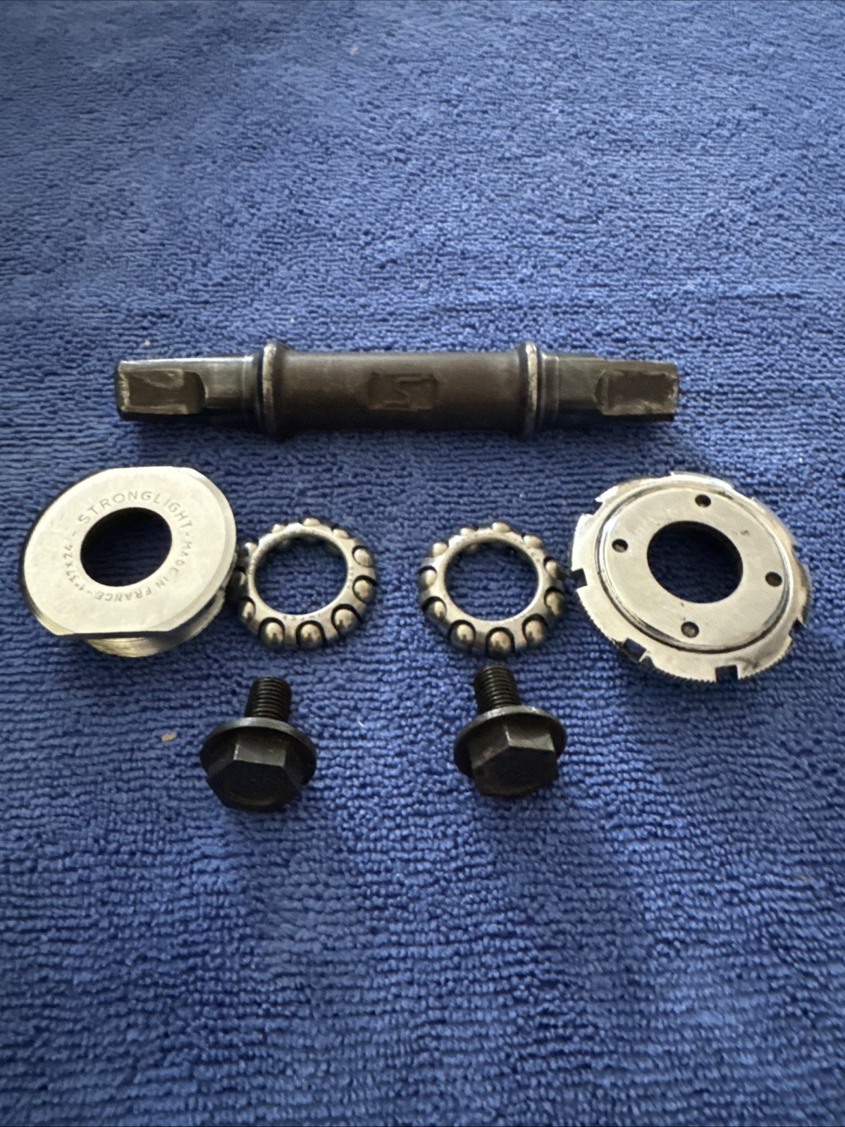 VNTG STRONGLIGHT BOTTOM BRACKET CUPS, CAGED CAMPY BEARINGS 118MM 137 X 24 BOLTS