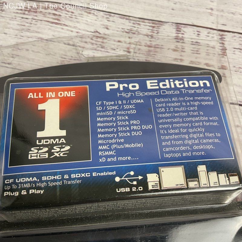 Delkin Devices Universal Card Reader Pro USB Hub All in One SD HC XC CF