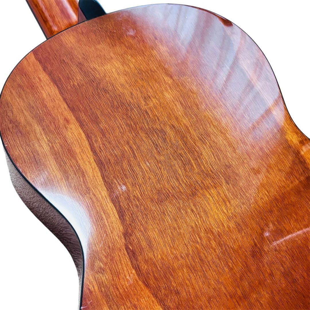 Yamaha CG142C Classical Guitar Solid Cedar Top With Case