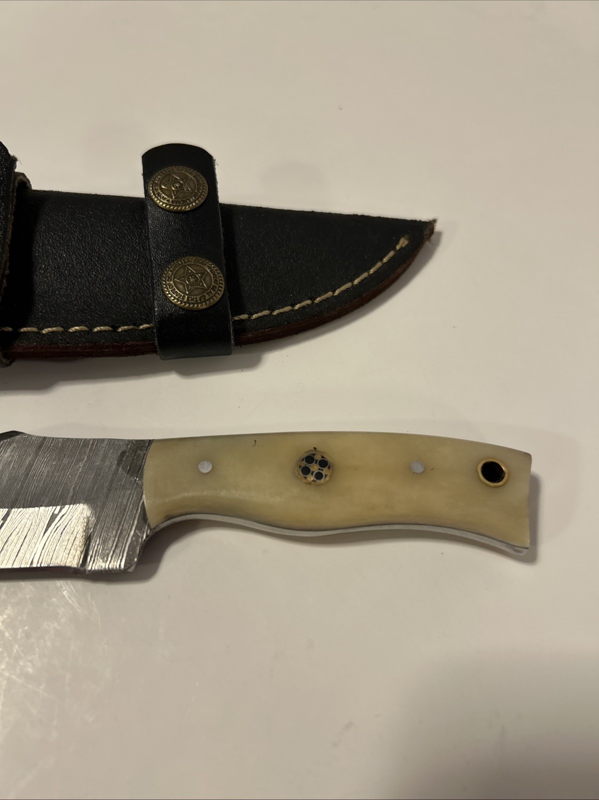 Fixed Blade Knife With Sheath And Box