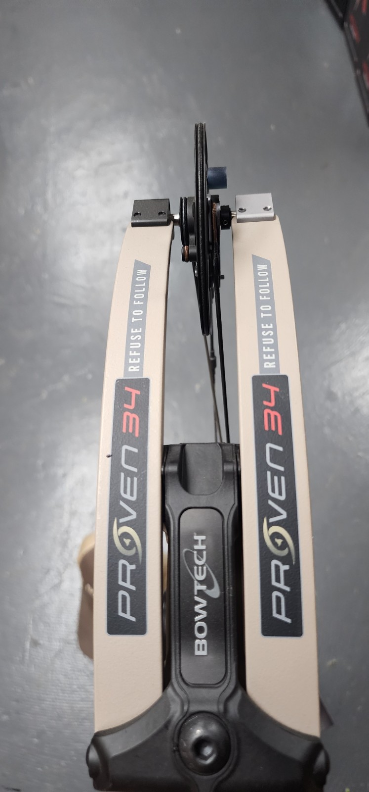 Bowtech PROVEN 34 SD 25-30" Draw Length 70lb SANDSTONE LH