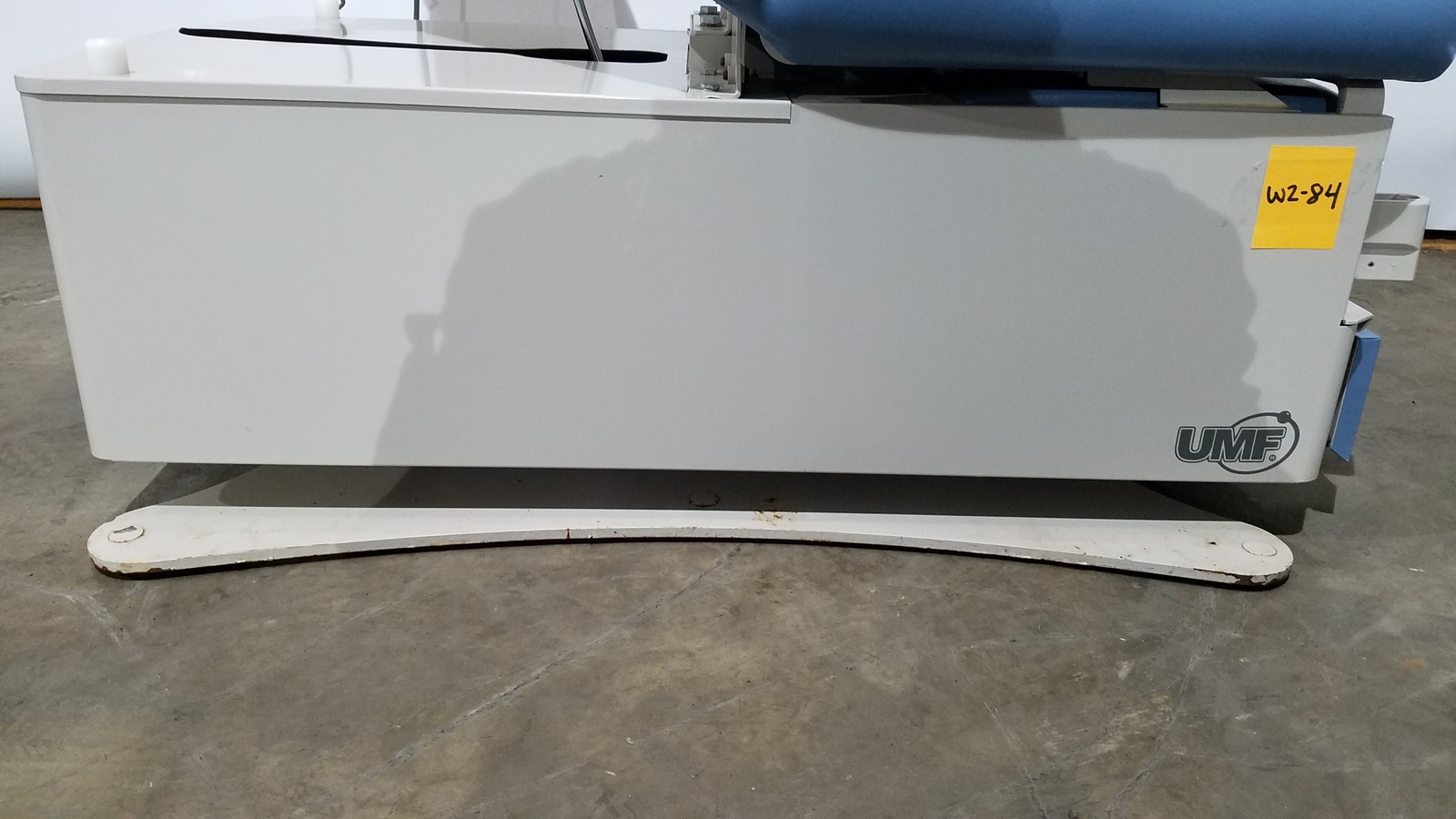 UMF 4070 Power Table With Hand Control
