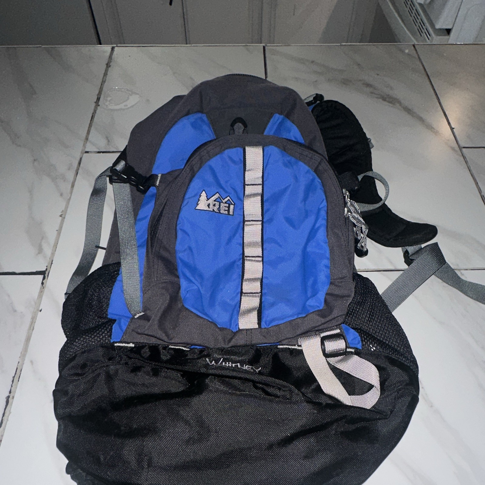 REI Whitney Hiking Backpack Blue Black Gray Hip Belt Padded Adjustable Straps