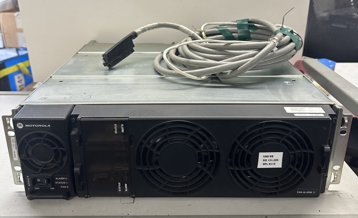 Motorola GTR 8000 Repeater Base Chassis Card Cage T7039A T7039 - VHF