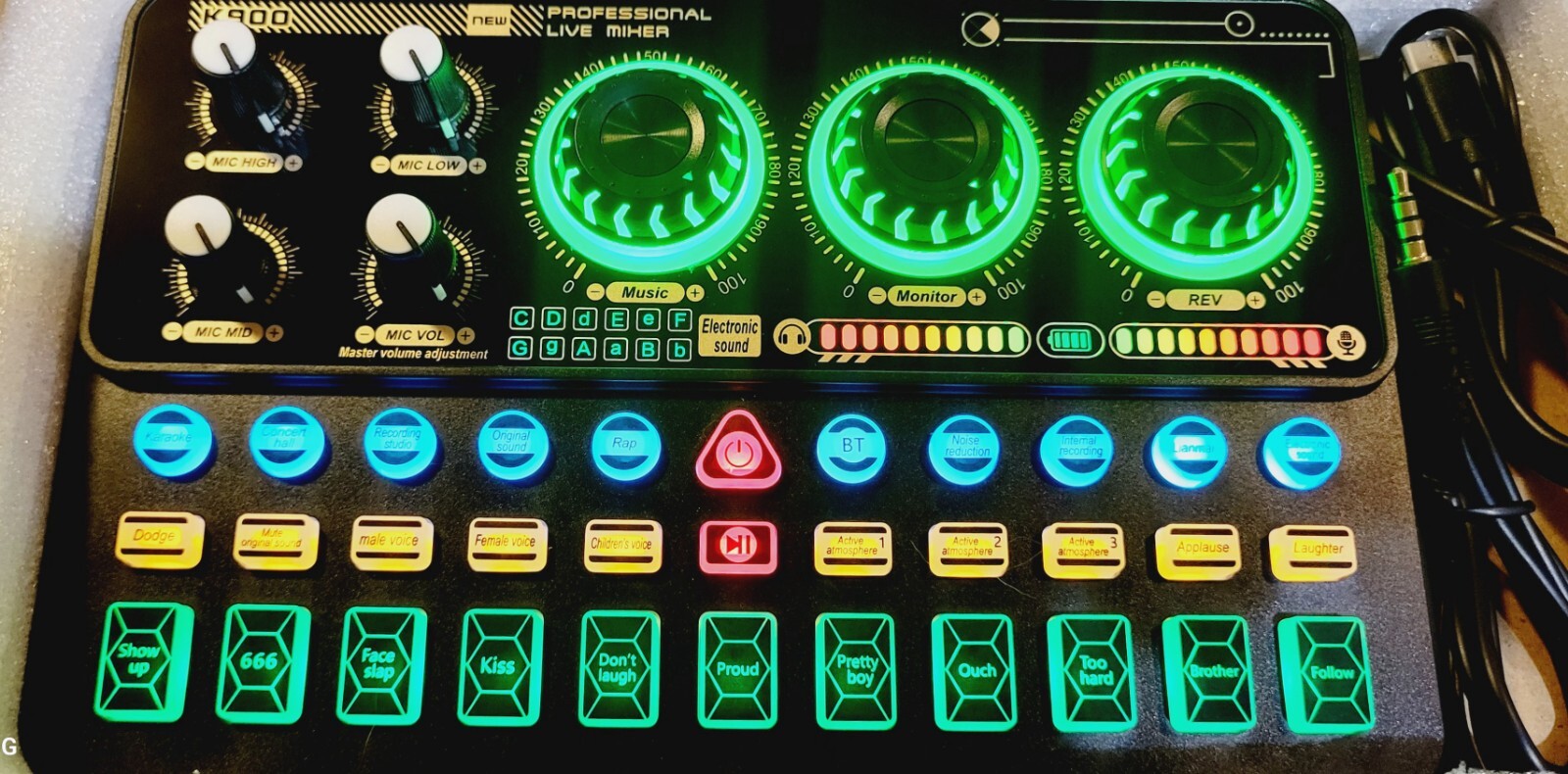 LiveStreamMixer SoundCard Out/Input AUX/C MultEffects & SoundModes RECHARGEABLE
